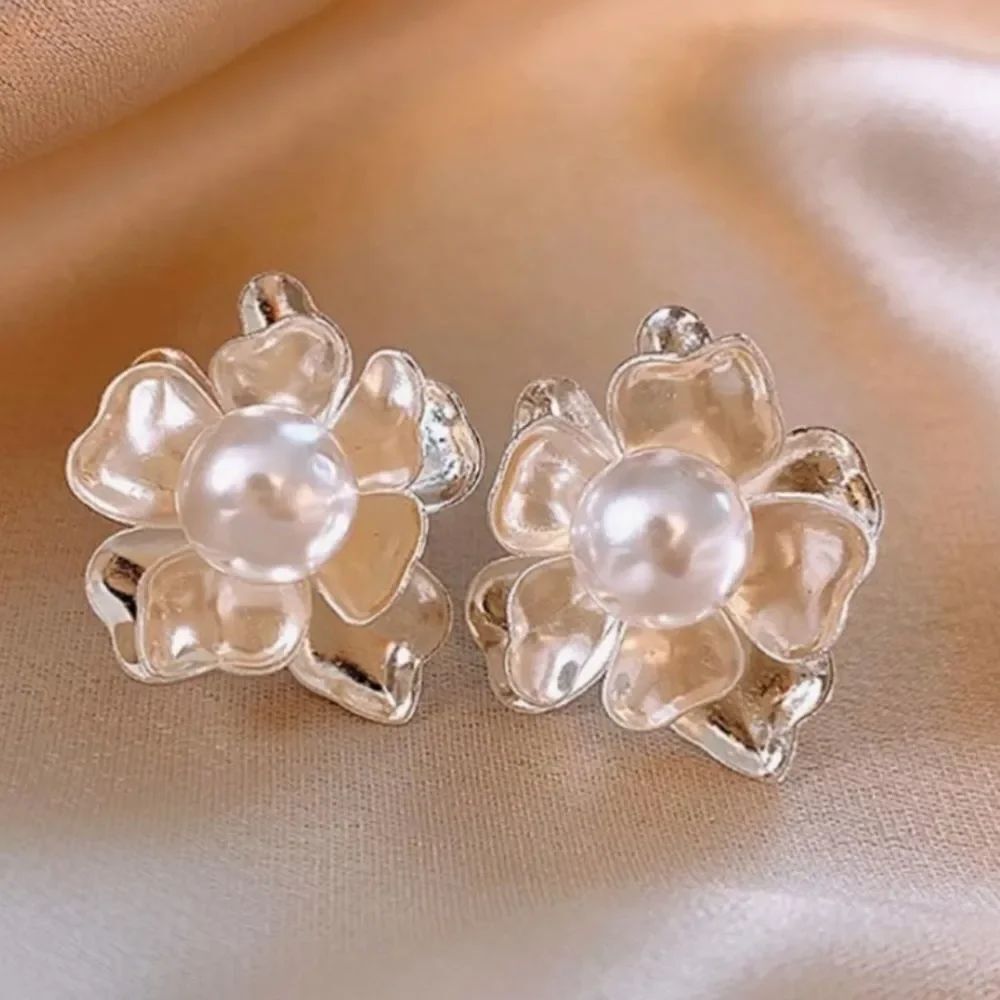 Silver Floral Pearl Earrings N1234
